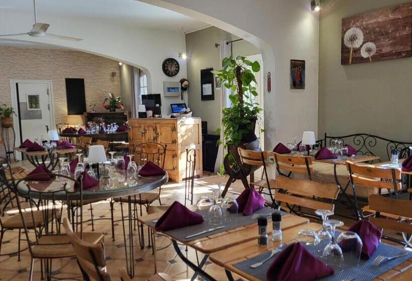 הוסטל Auberge De La Table Ronde