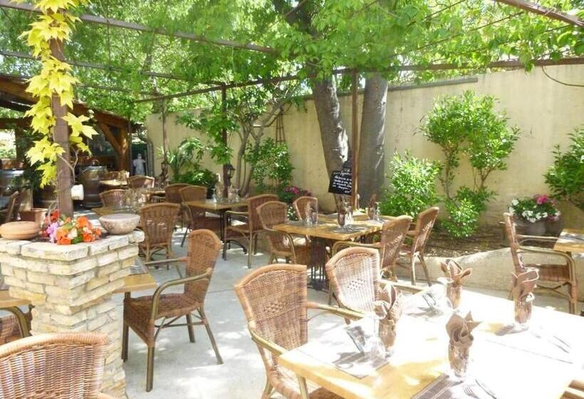 הוסטל Auberge De La Table Ronde