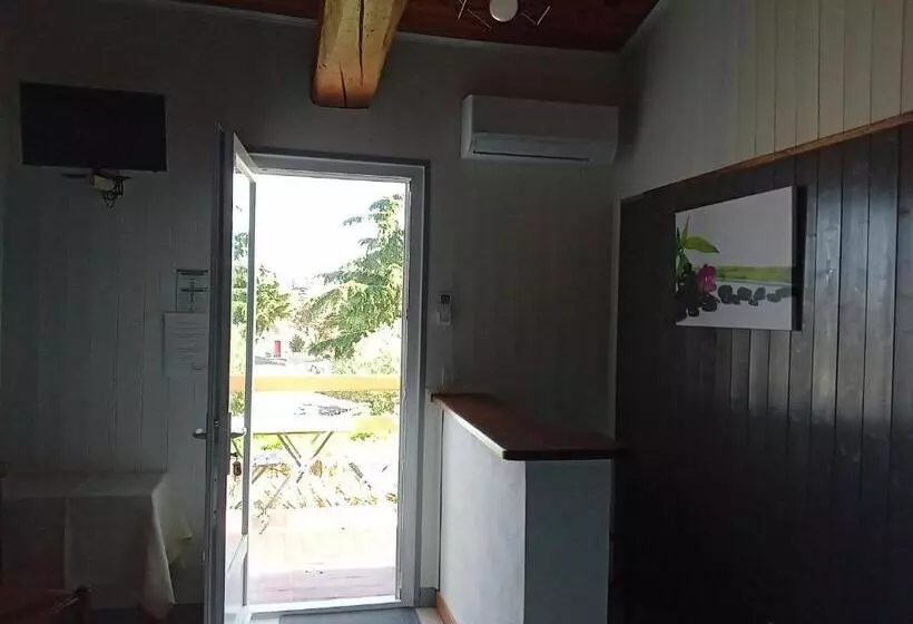 Retkeilymaja Le H De Sernhac