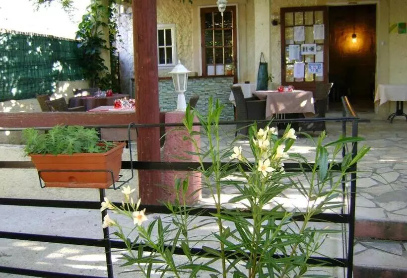 Retkeilymaja Le H De Sernhac