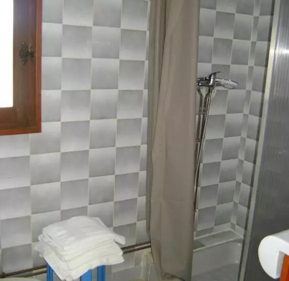 Retkeilymaja Le H De Sernhac