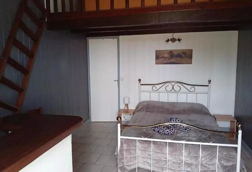 Retkeilymaja Le H De Sernhac