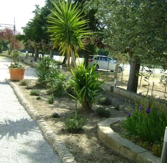 Retkeilymaja Le H De Sernhac