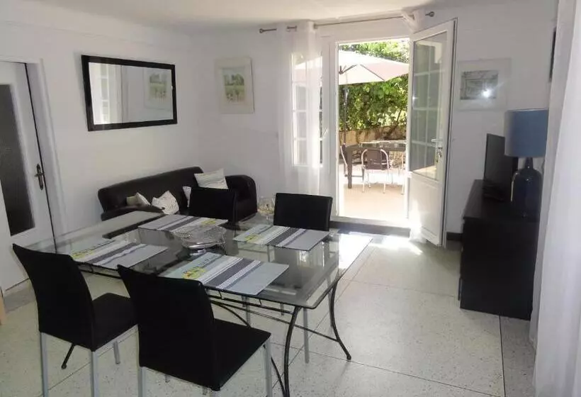 ペンション Au Reveil Des Cigales