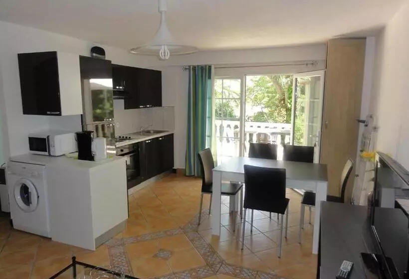 ペンション Au Reveil Des Cigales