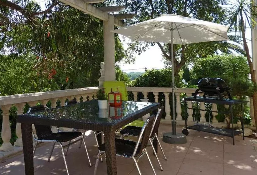 ペンション Au Reveil Des Cigales