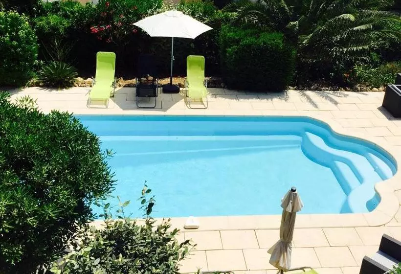 ペンション Au Reveil Des Cigales