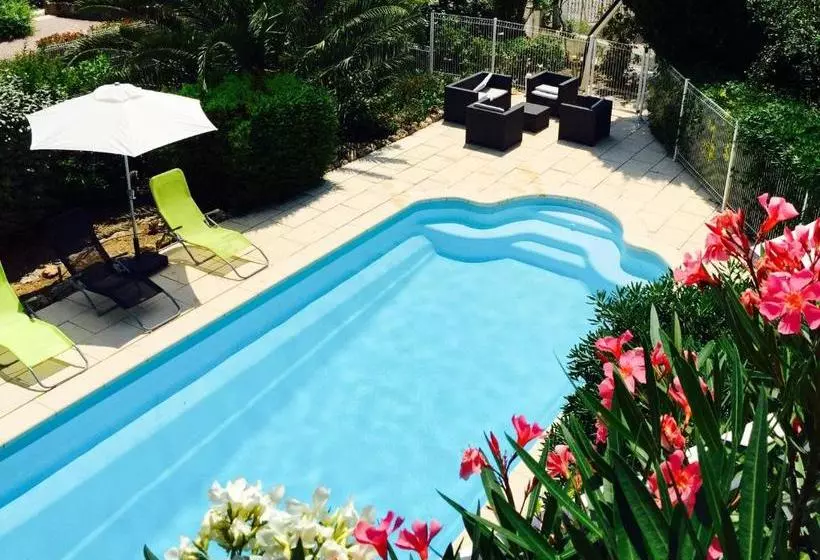 ペンション Au Reveil Des Cigales