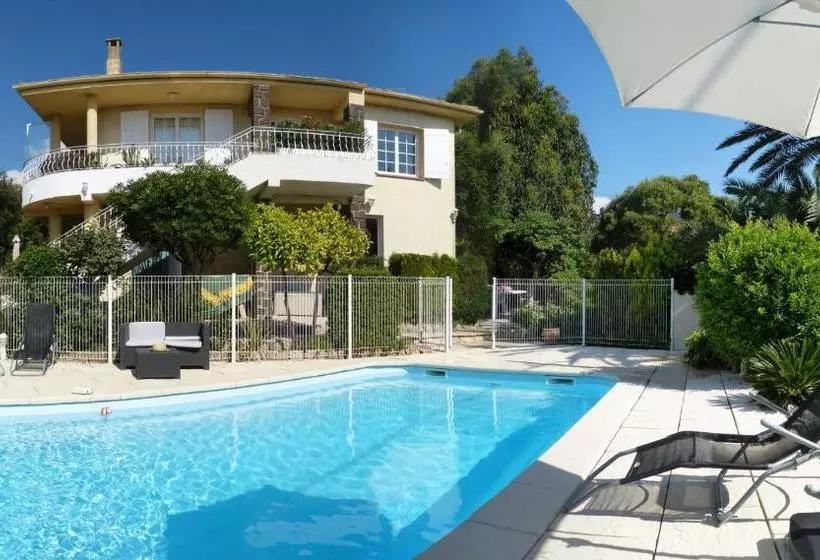 ペンション Au Reveil Des Cigales