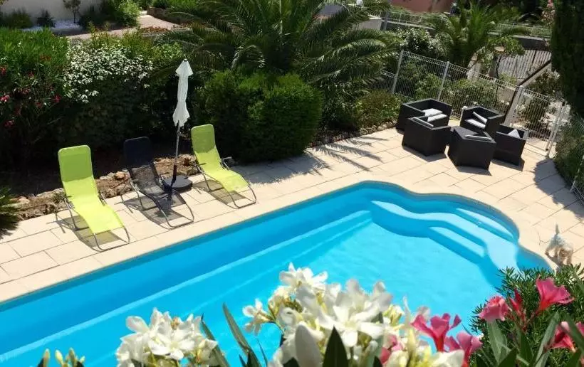 ペンション Au Reveil Des Cigales