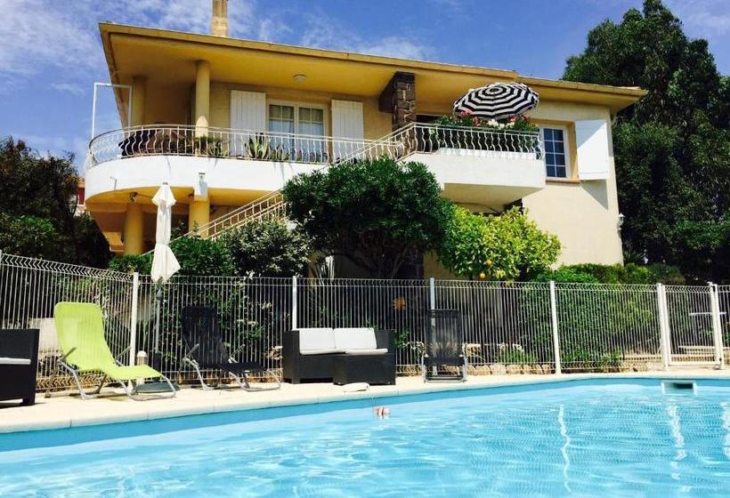 ペンション Au Reveil Des Cigales