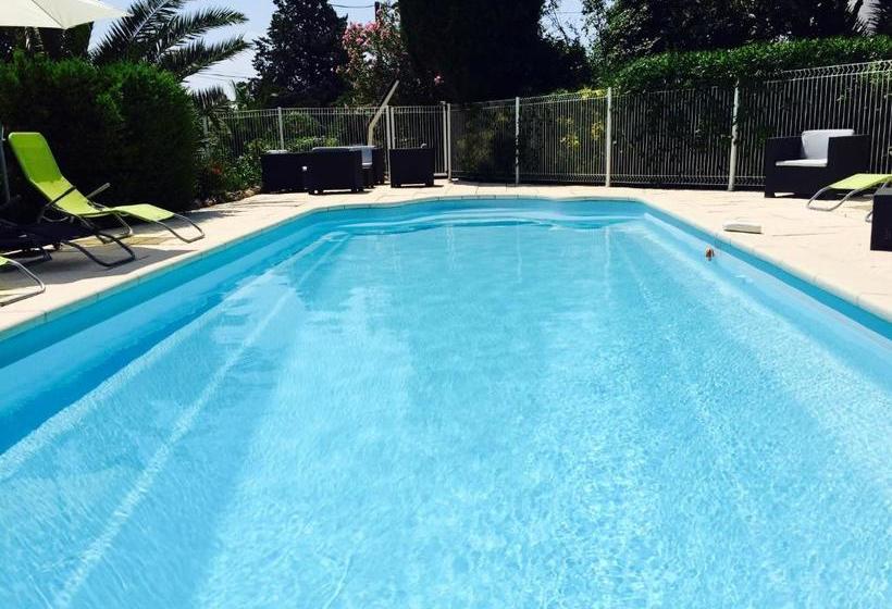 ペンション Au Reveil Des Cigales