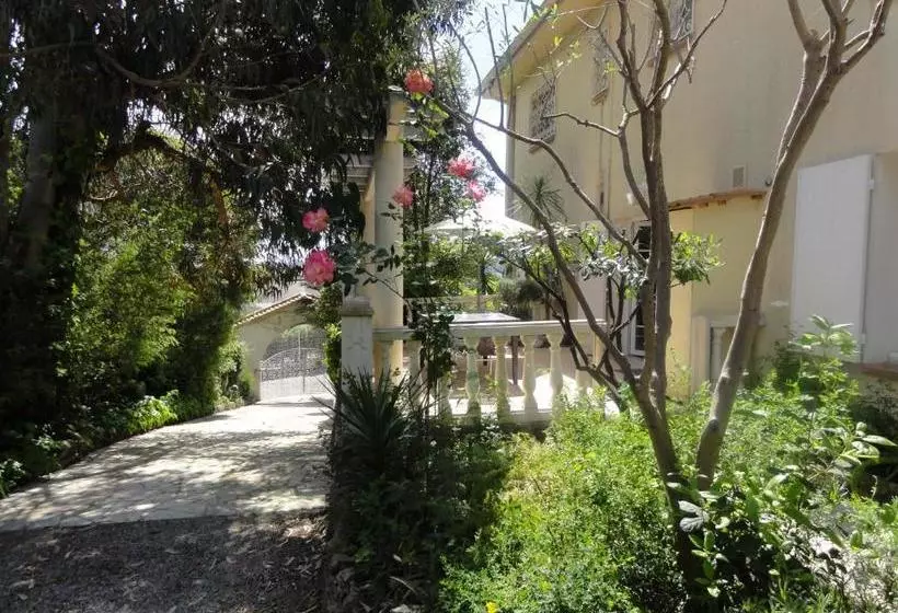 ペンション Au Reveil Des Cigales