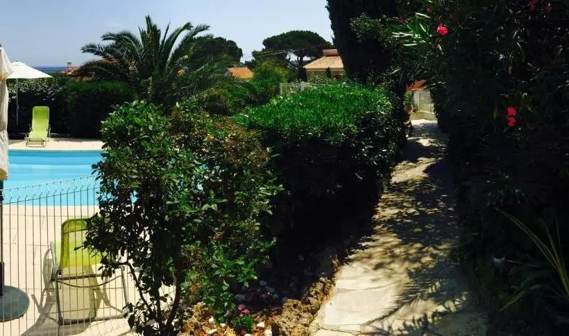 ペンション Au Reveil Des Cigales