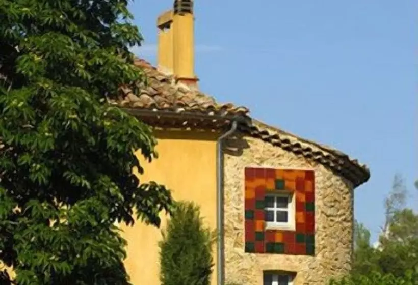 Majatalo Une Campagne En Provence