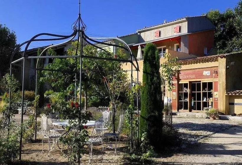 Majatalo Une Campagne En Provence