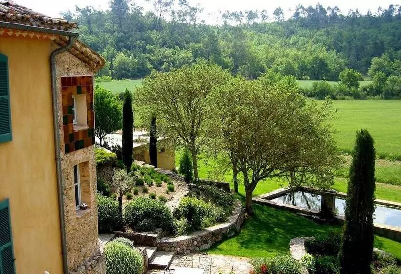 Majatalo Une Campagne En Provence