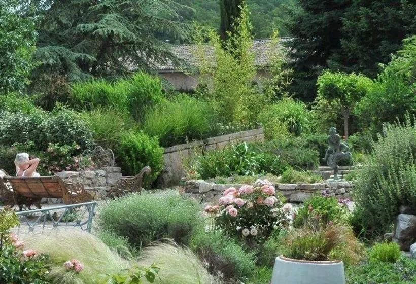 Majatalo Une Campagne En Provence