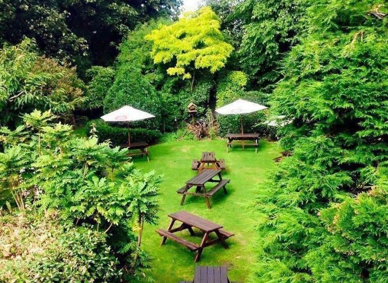 هاستل The Red Lion Inn & Restaurant