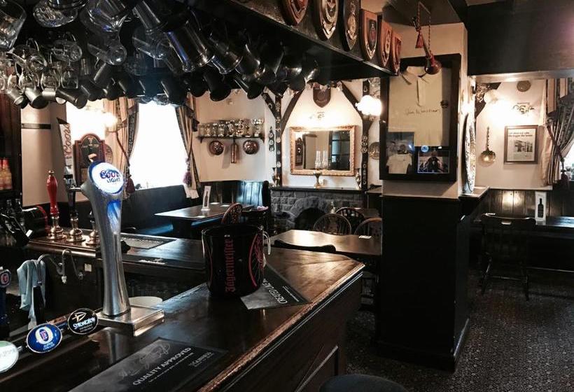 هاستل The Red Lion Inn & Restaurant