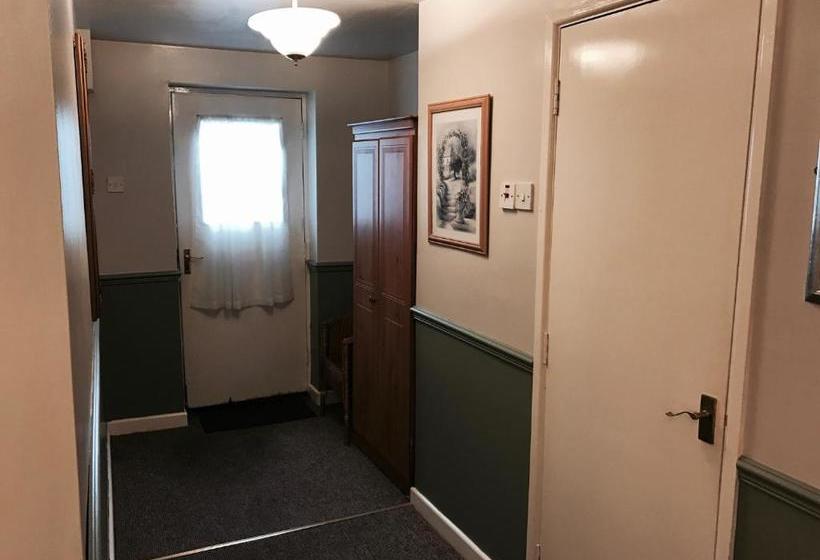 هاستل The Red Lion Inn & Restaurant