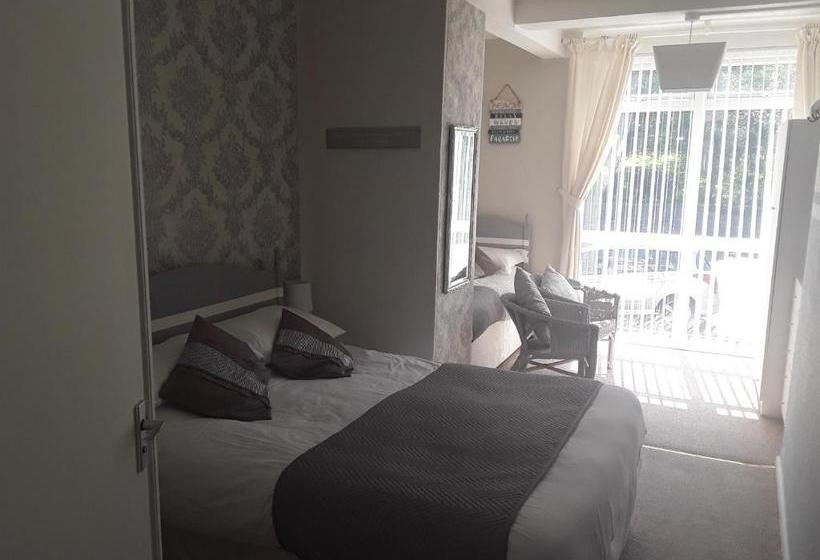 تختخواب و صبحانه Three Palms