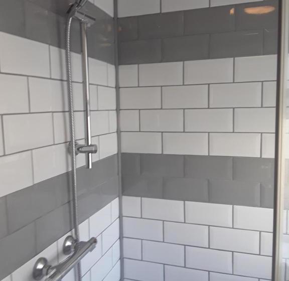 تختخواب و صبحانه Three Palms