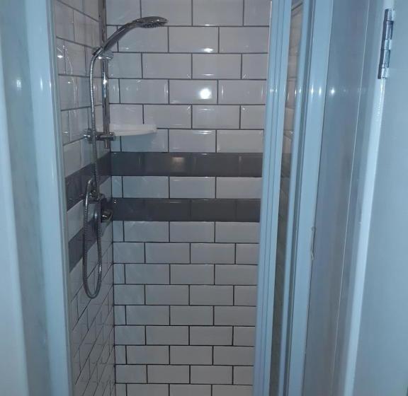 تختخواب و صبحانه Three Palms