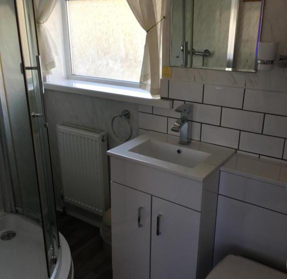 تختخواب و صبحانه Three Palms