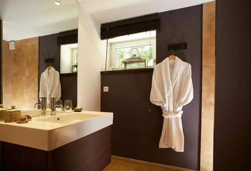 ペンション Les Chambres De L Oustalet, Chambres D Hôtes Et Restaurant étoilé