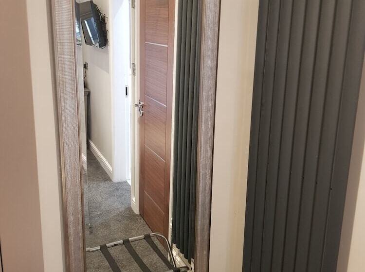 بنسيون Lil S Bar And Bistro