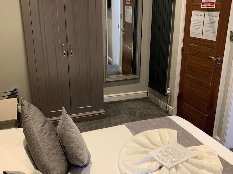 بنسيون Lil S Bar And Bistro