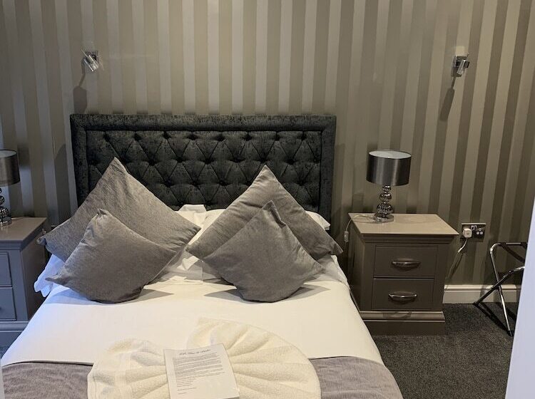 بنسيون Lil S Bar And Bistro