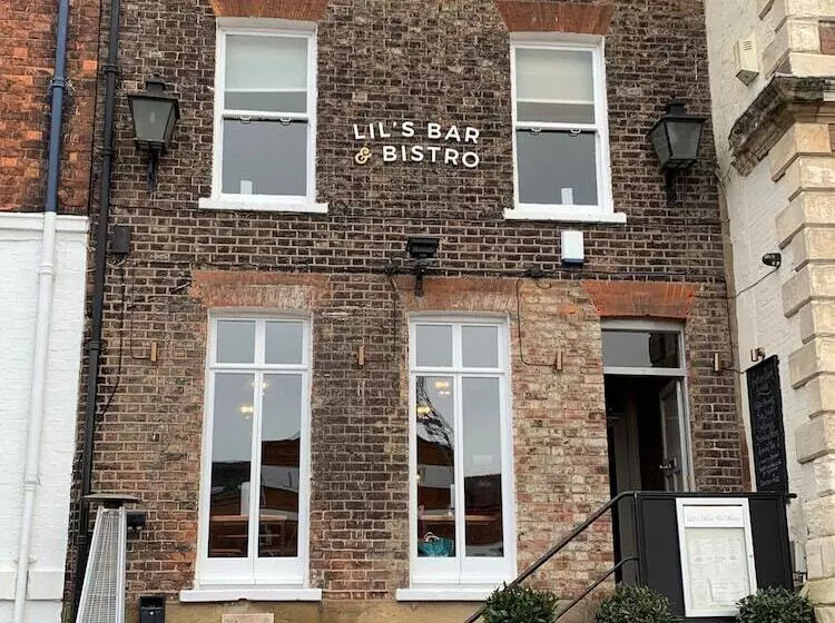 ペンション Lil S Bar And Bistro