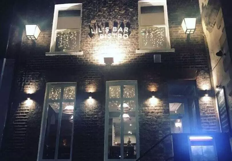 ペンション Lil S Bar And Bistro
