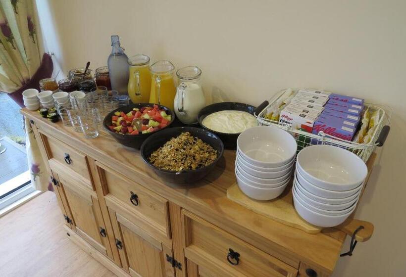 بنسيون Monamore Guest House