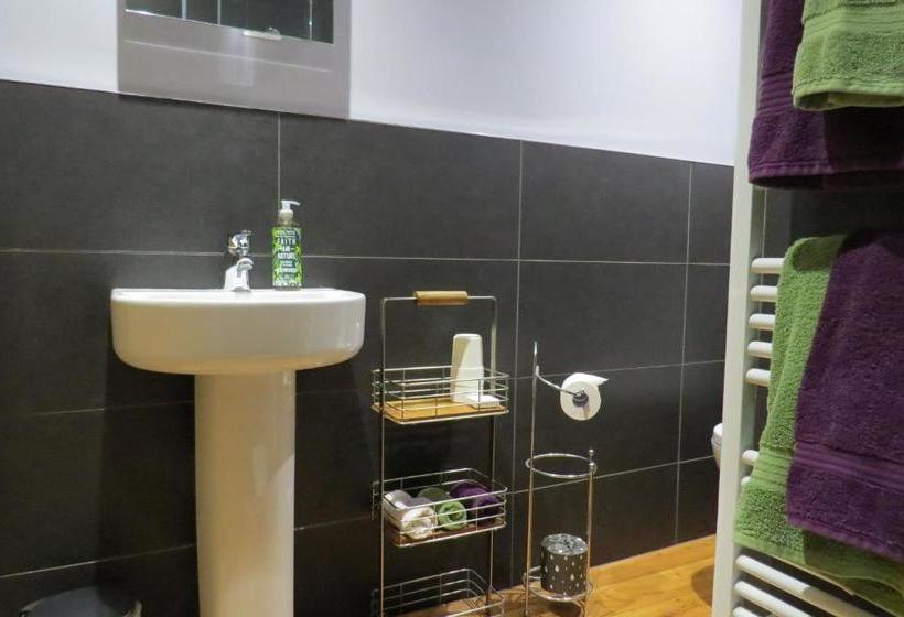 بنسيون Monamore Guest House