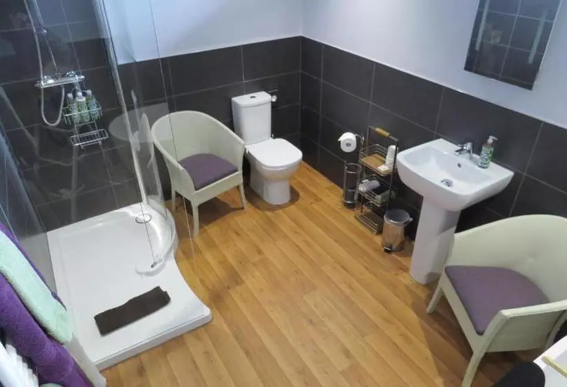 پانسیون Monamore Guest House