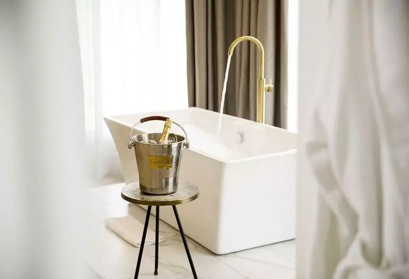 Lanelay Hall Hotel & Spa