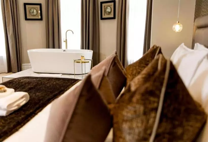 Lanelay Hall Hotel & Spa