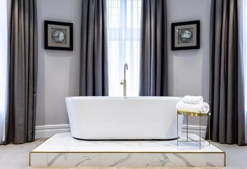 Lanelay Hall Hotel & Spa