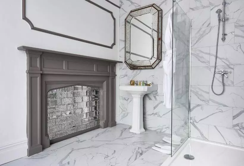 Lanelay Hall Hotel & Spa