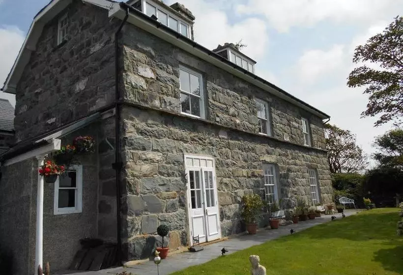 Majatalo Hendre Clochydd Hall