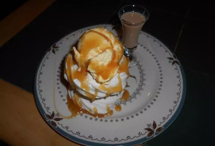 Majatalo Hendre Clochydd Hall