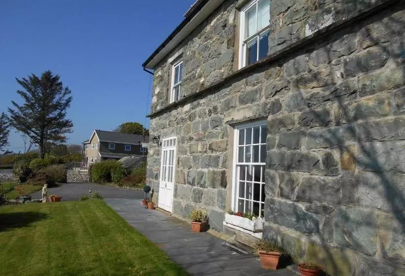 Majatalo Hendre Clochydd Hall