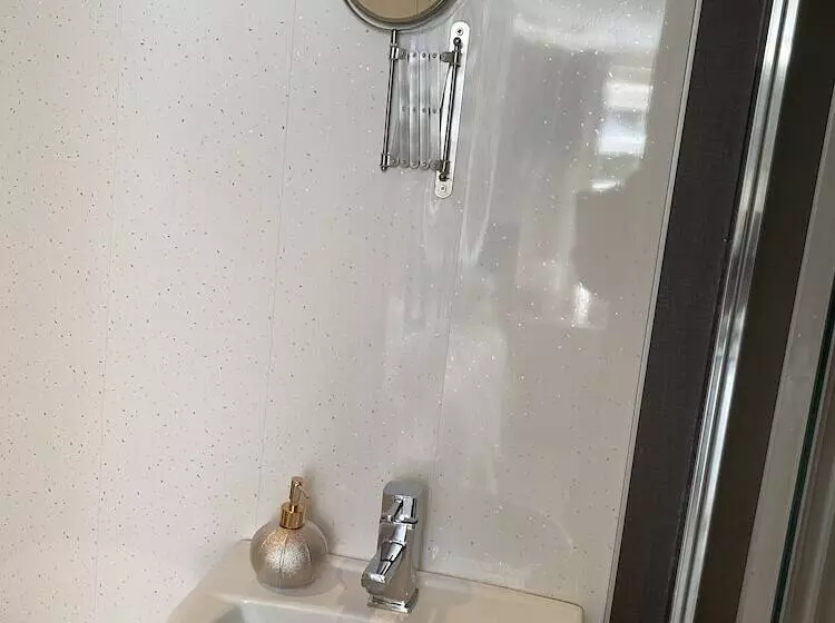 Majatalo Tower Hill House Basingstoke