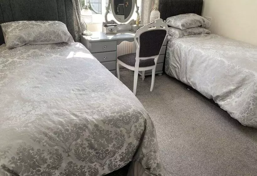 Majatalo Tower Hill House Basingstoke