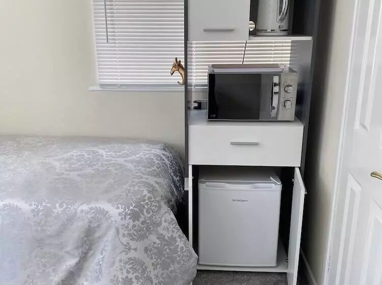 Majatalo Tower Hill House Basingstoke