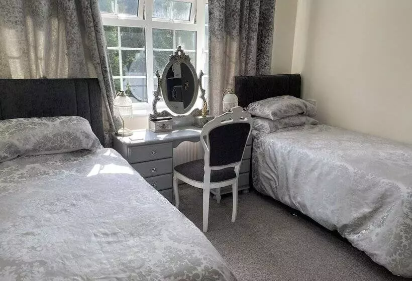 Majatalo Tower Hill House Basingstoke