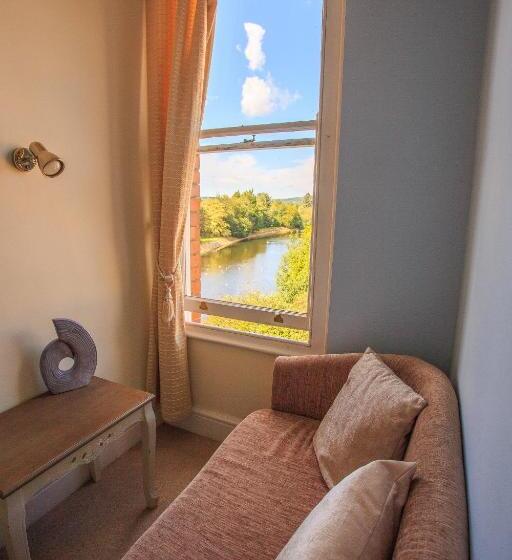 Pensão Bridge Guest House